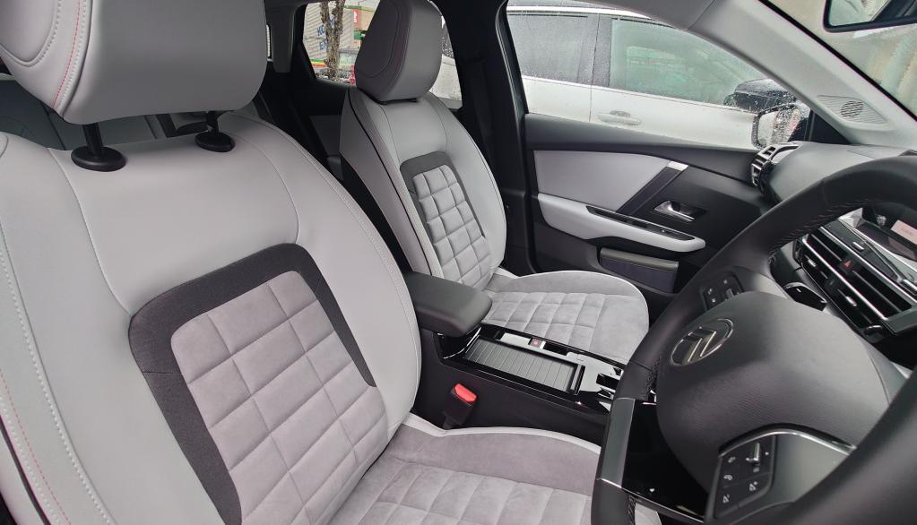 【NEW CITROEN C4 HYBRID】