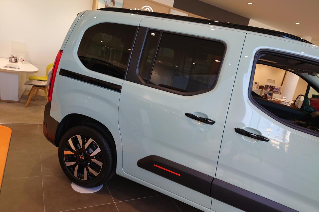 NEW BERLINGO アクアグリーン✨️